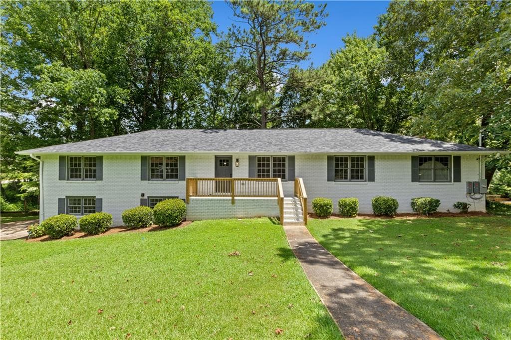 8 bedroom, 6 bathroom, 4,640 sq ft single family residence for sale at 530 Shay Drive, Marietta, GA 30060 — photo 1 of 46