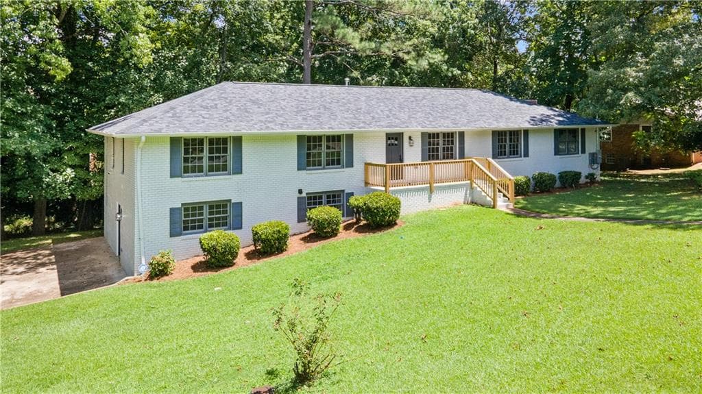 8 bedroom, 6 bathroom, 4,640 sq ft single family residence for sale at 530 Shay Drive, Marietta, GA 30060 — photo 2