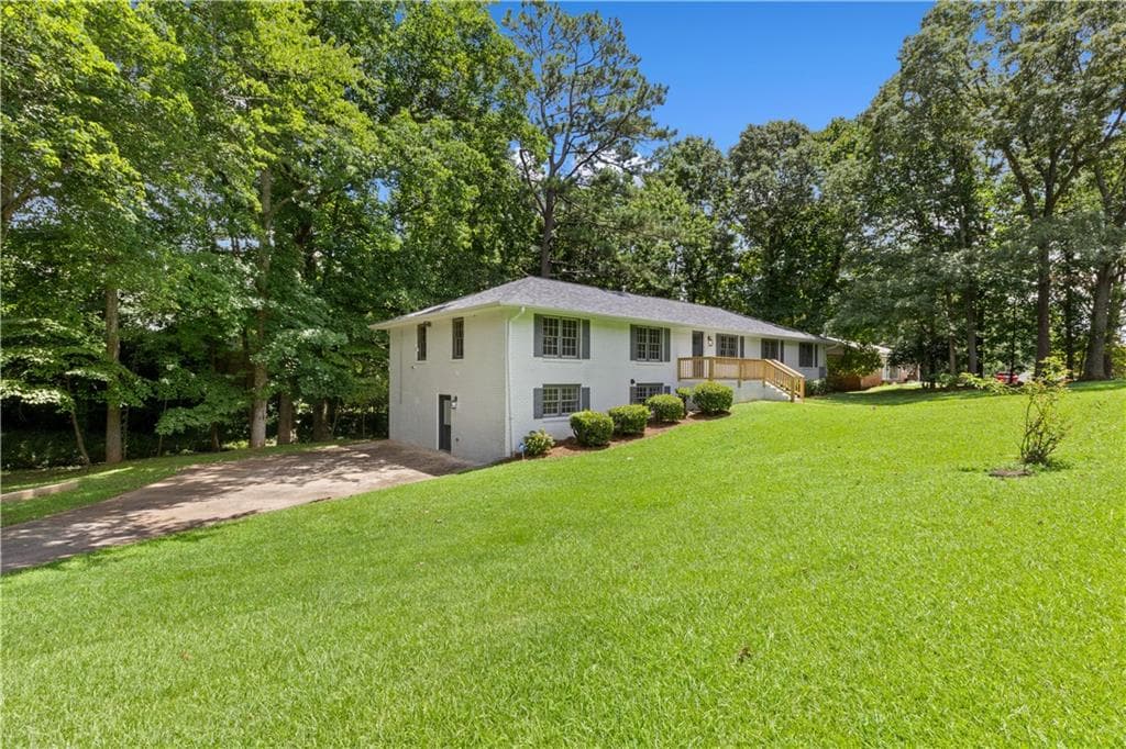 8 bedroom, 6 bathroom, 4,640 sq ft single family residence for sale at 530 Shay Drive, Marietta, GA 30060 — photo 3