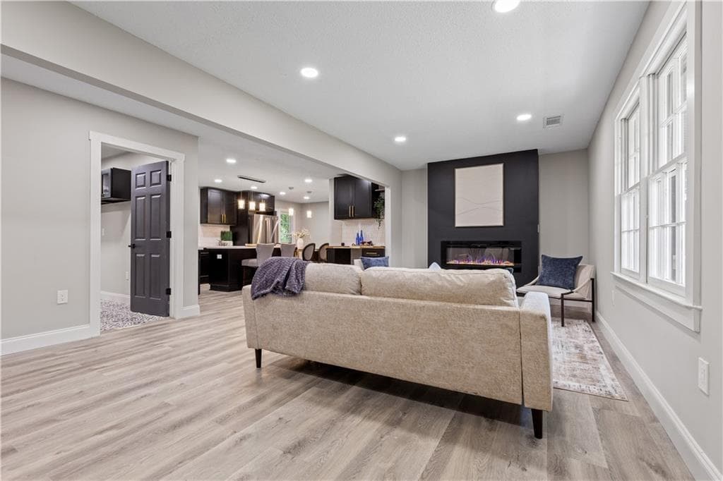 8 bedroom, 6 bathroom, 4,640 sq ft single family residence for sale at 530 Shay Drive, Marietta, GA 30060 — photo 5
