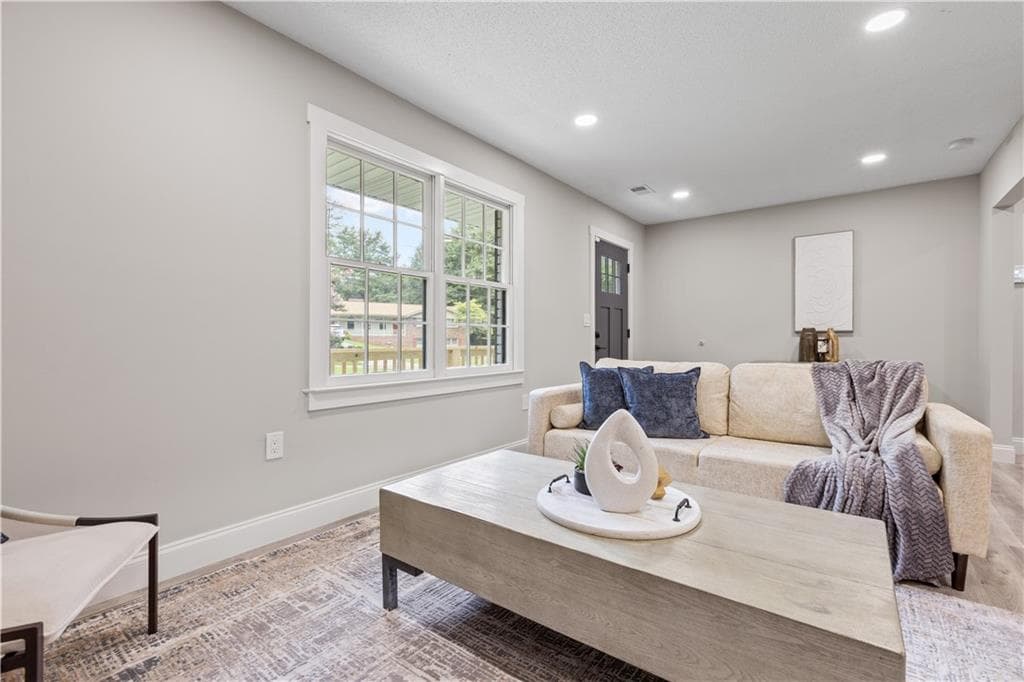 8 bedroom, 6 bathroom, 4,640 sq ft single family residence for sale at 530 Shay Drive, Marietta, GA 30060 — photo 7