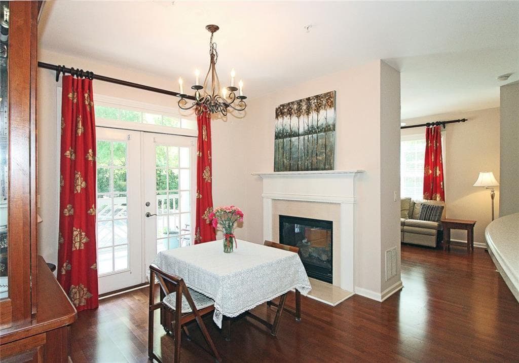 2 bedroom, 2 bathroom, 1,332 sq ft condominium under contract at 3150 Woodwalk Drive 2110, Atlanta, GA 30339 — photo 2