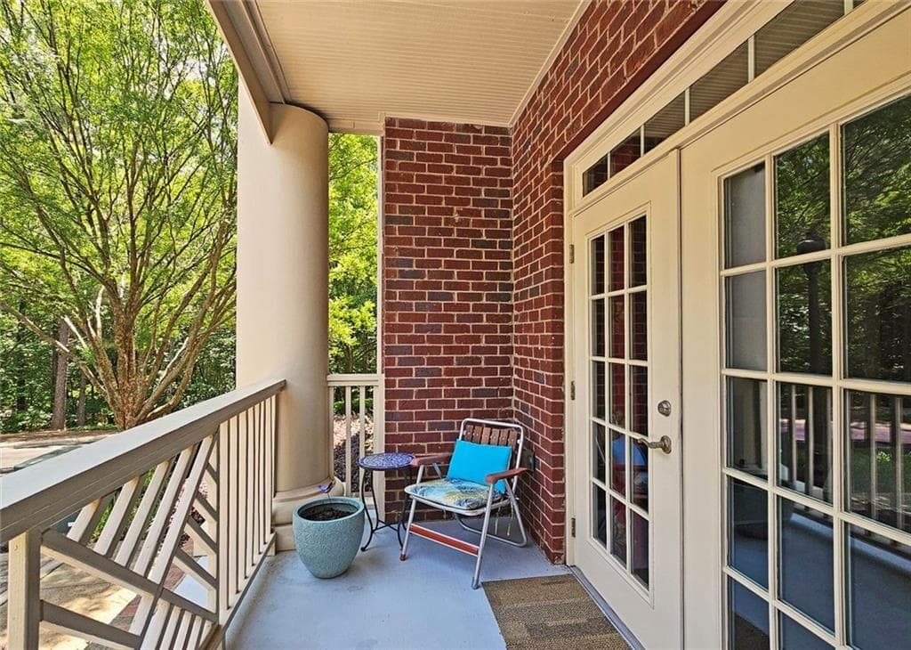 2 bedroom, 2 bathroom, 1,332 sq ft condominium under contract at 3150 Woodwalk Drive 2110, Atlanta, GA 30339 — photo 3