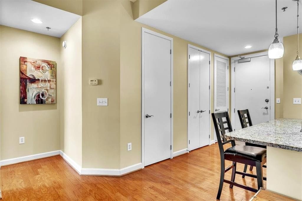 1 bedroom, 2 bathroom, 855 sq ft condominium under contract at 711 Cosmopolitan Drive 403, Atlanta, GA 30324 — photo 6