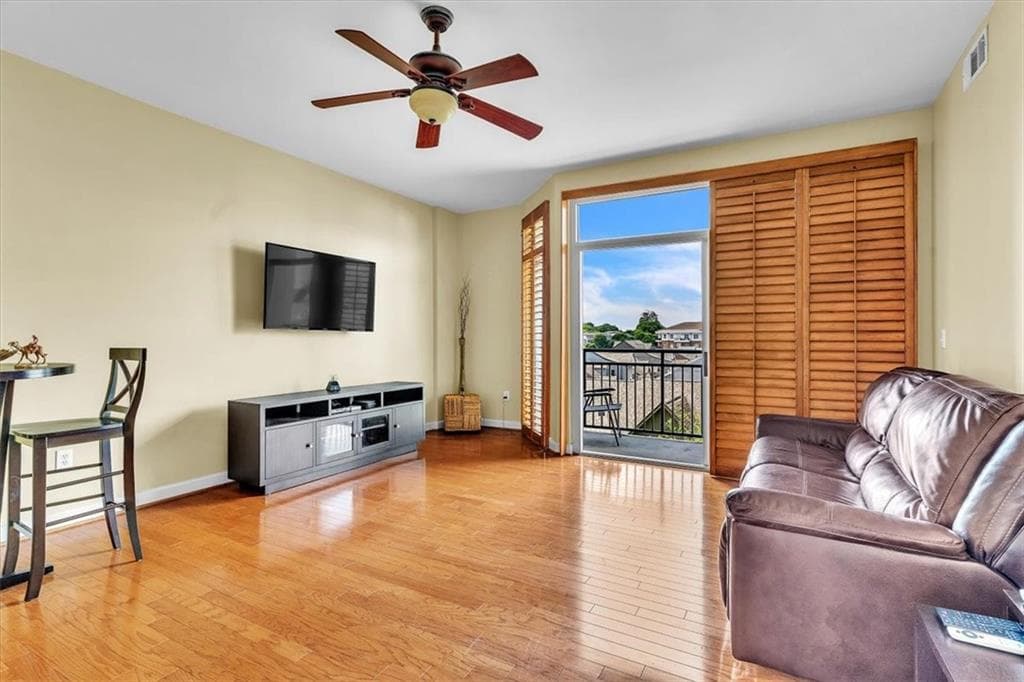 1 bedroom, 2 bathroom, 855 sq ft condominium under contract at 711 Cosmopolitan Drive 403, Atlanta, GA 30324 — photo 8