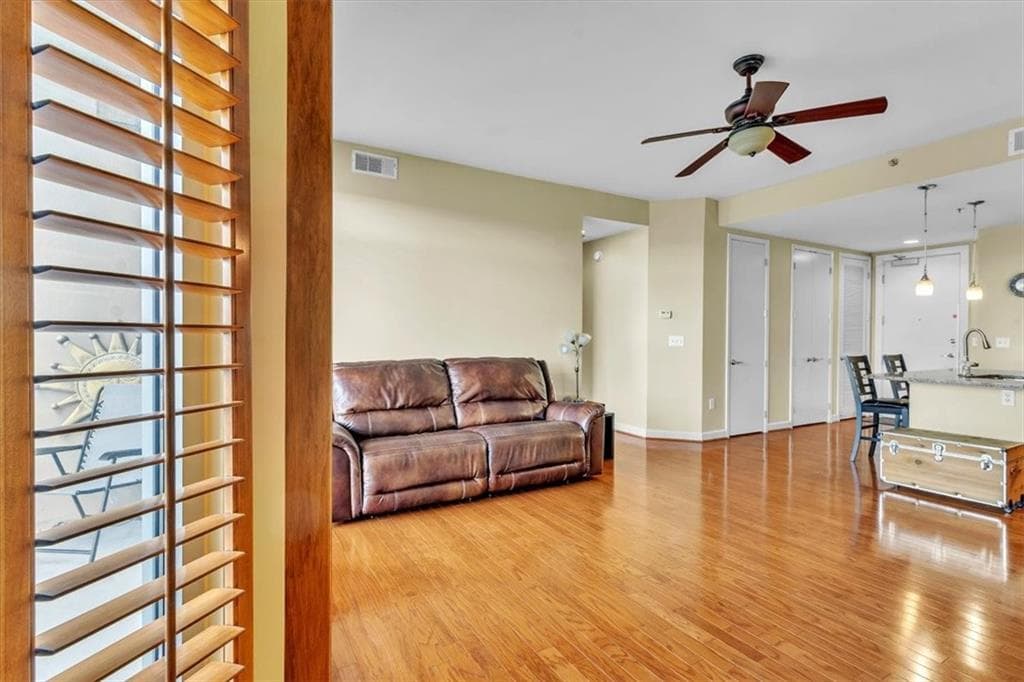 1 bedroom, 2 bathroom, 855 sq ft condominium under contract at 711 Cosmopolitan Drive 403, Atlanta, GA 30324 — photo 9