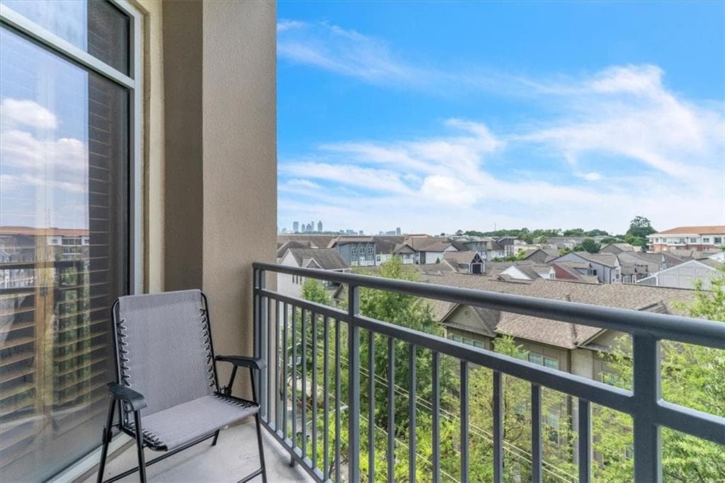 1 bedroom, 2 bathroom, 855 sq ft condominium under contract at 711 Cosmopolitan Drive 403, Atlanta, GA 30324 — photo 10
