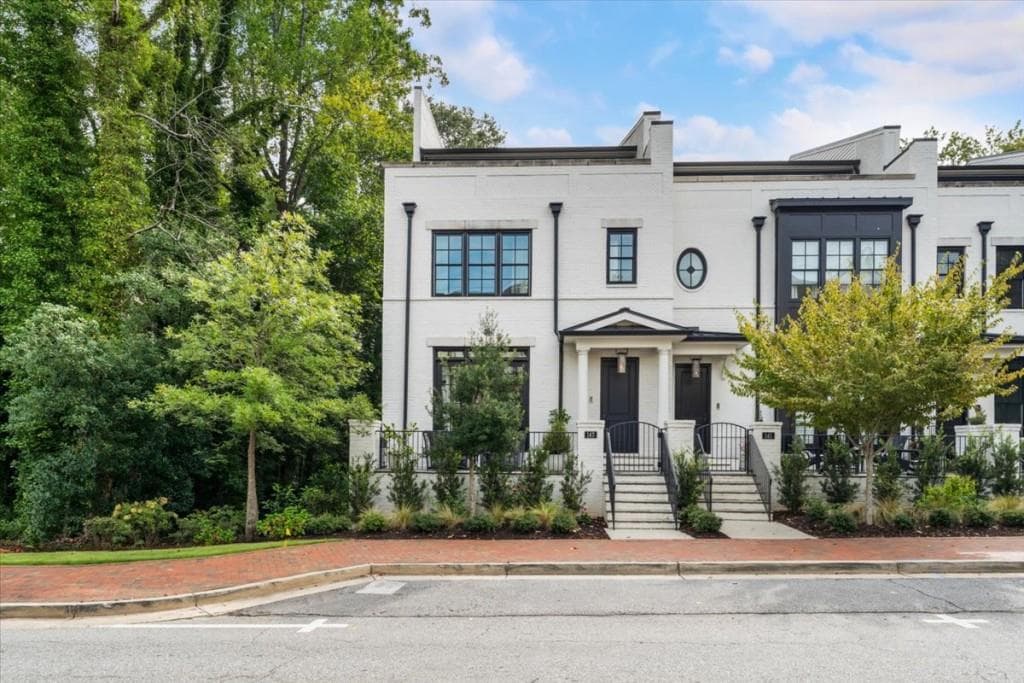4 bedroom, 6 bathroom, 3,758 sq ft townhouse under contract at 147 Canton Street, Alpharetta, GA 30009 — photo 8