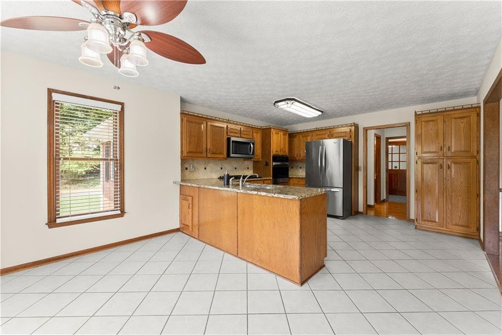 3 bedroom, 3 bathroom, 2,552 sq ft single family residence under contract at 4120 Nicholas Drive, Cumming, GA 30040 — photo 10