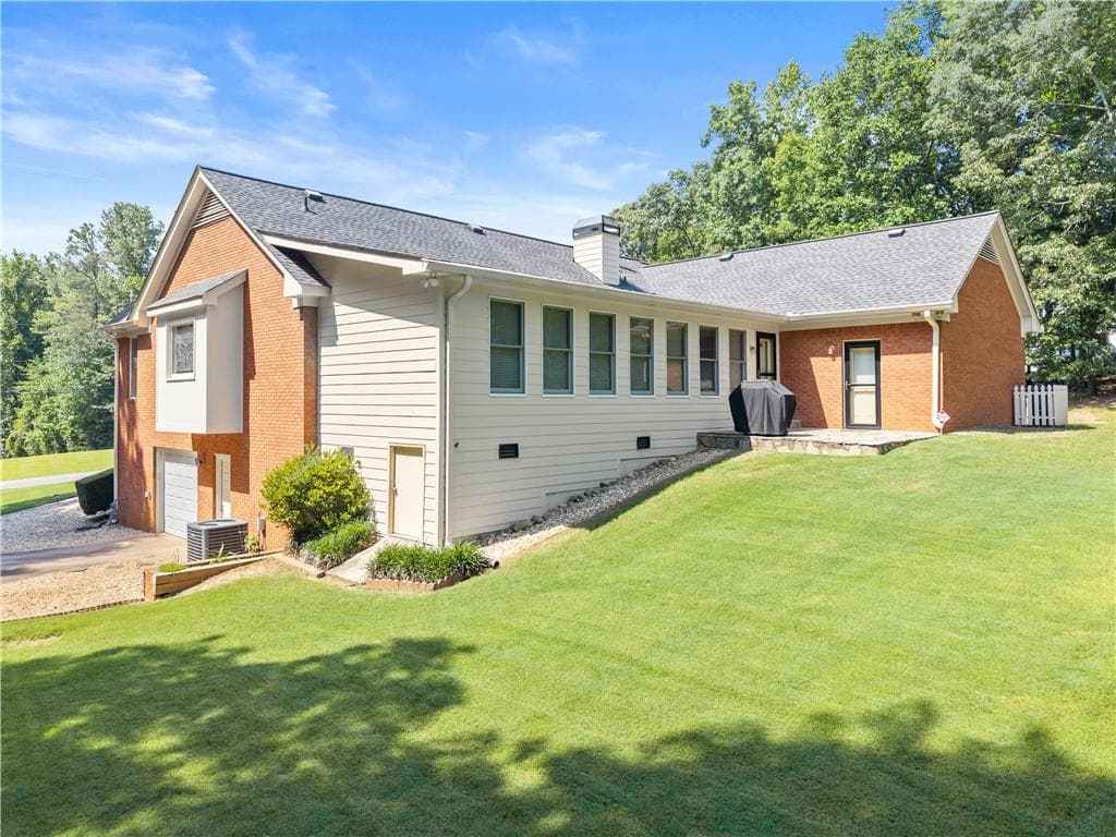 3 bedroom, 3 bathroom, 2,552 sq ft single family residence under contract at 4120 Nicholas Drive, Cumming, GA 30040 — photo 5