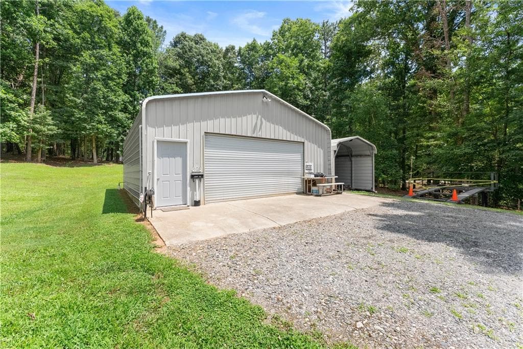 3 bedroom, 3 bathroom, 2,552 sq ft single family residence under contract at 4120 Nicholas Drive, Cumming, GA 30040 — photo 6