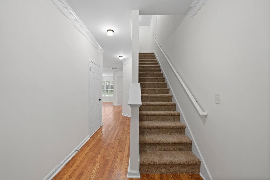 3 bedroom, 3 bathroom, 1,536 sq ft townhouse under contract at 941 Abbey Park Way, Lawrenceville, GA 30044 — photo 2