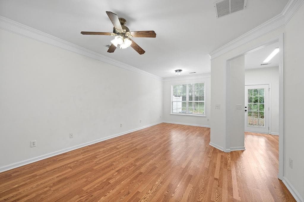 3 bedroom, 3 bathroom, 1,536 sq ft townhouse under contract at 941 Abbey Park Way, Lawrenceville, GA 30044 — photo 3
