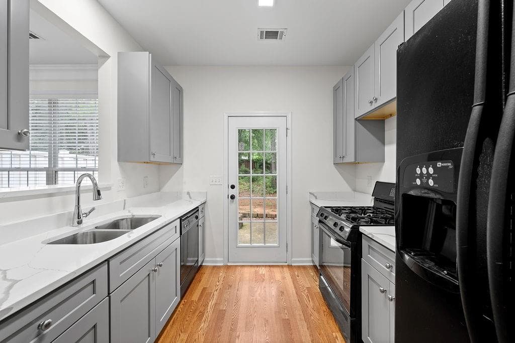 3 bedroom, 3 bathroom, 1,536 sq ft townhouse under contract at 941 Abbey Park Way, Lawrenceville, GA 30044 — photo 10