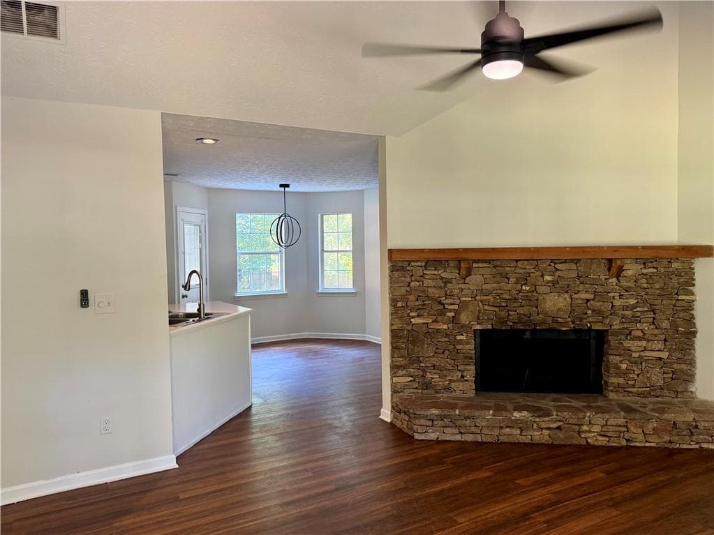 3 bedroom, 2 bathroom, 1,407 sq ft single family residence under contract at 205 Willow Shoals Drive, Covington, GA 30016 — photo 4