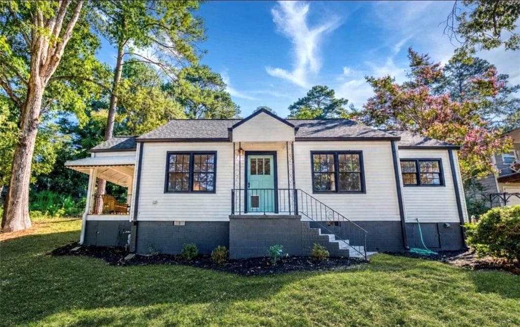 2 bedroom, 1 bathroom, 1,065 sq ft single family residence for sale at 2483 Lakeshore, Conyers, GA 30012