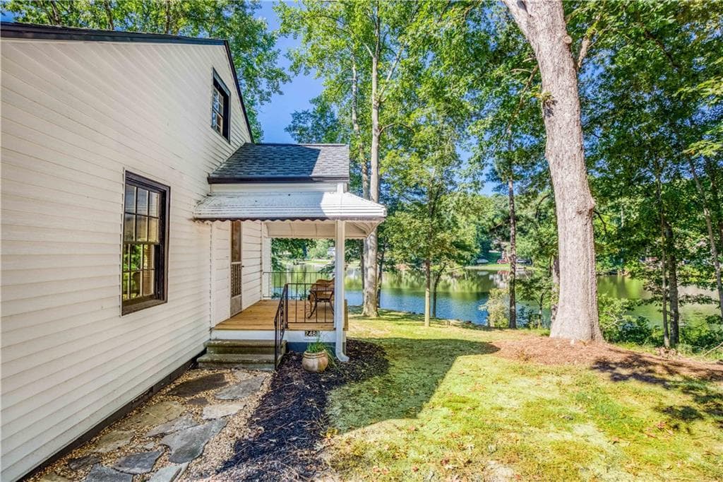 2 bedroom, 1 bathroom, 1,065 sq ft single family residence for sale at 2483 Lakeshore, Conyers, GA 30012 — photo 6