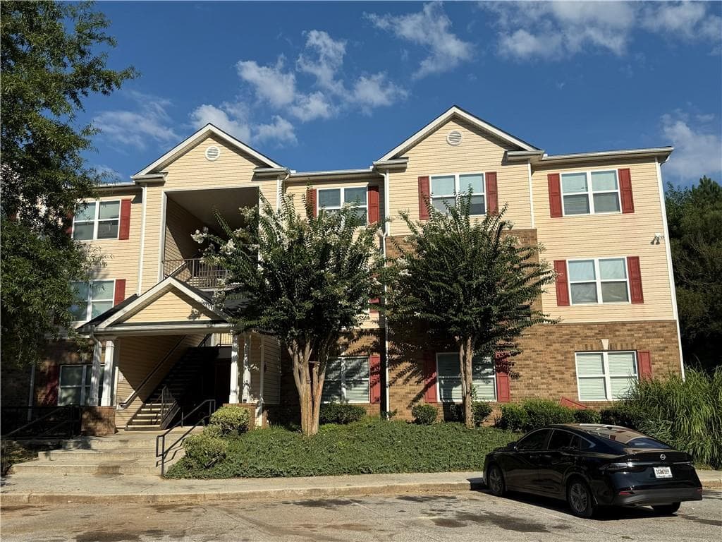 3 bedroom, 2 bathroom, 1,292 sq ft condominium for sale at 1303 Waldrop Place, Decatur, GA 30034