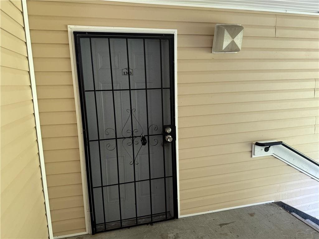 3 bedroom, 2 bathroom, 1,292 sq ft condominium for sale at 1303 Waldrop Place, Decatur, GA 30034 — photo 3