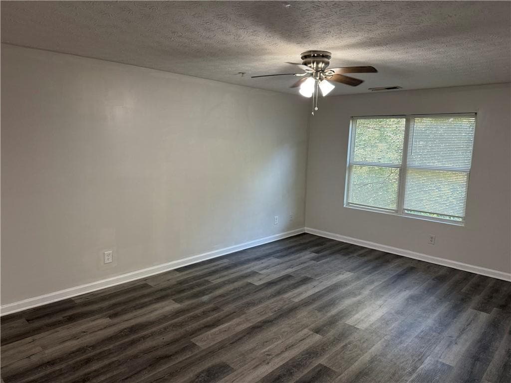 3 bedroom, 2 bathroom, 1,292 sq ft condominium for sale at 1303 Waldrop Place, Decatur, GA 30034 — photo 4