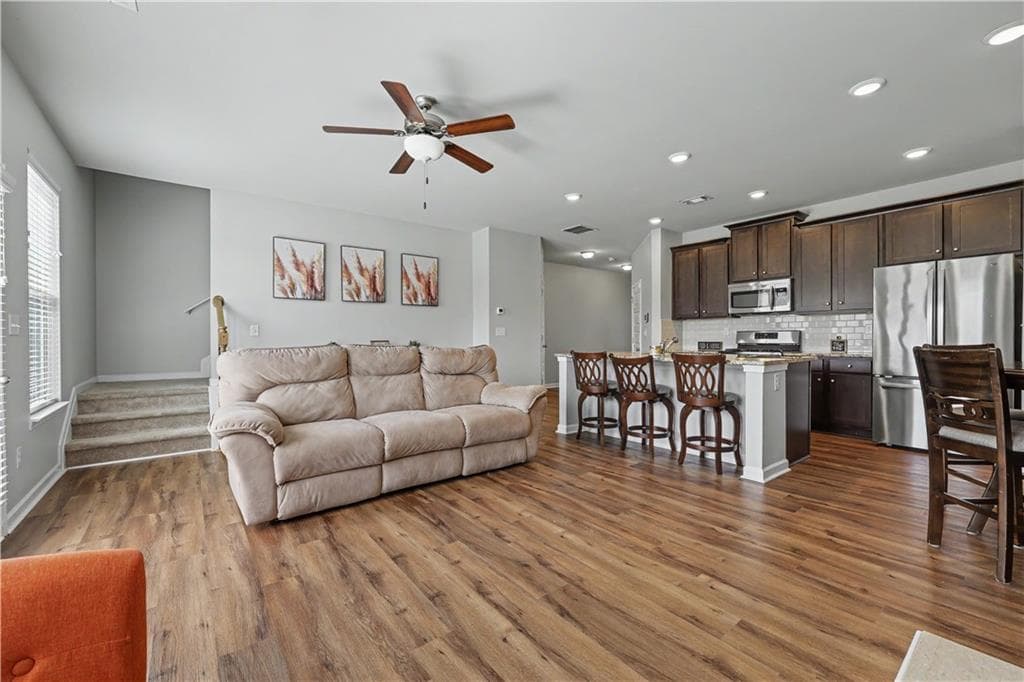 3 bedroom, 3 bathroom, 1,695 sq ft townhouse for sale at 3652 Prospect Point Drive, Oakwood, GA 30566 — photo 10