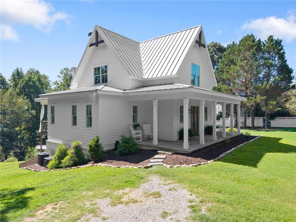 4 bedroom, 6 bathroom, 2,476 sq ft single family residence for sale at 3567 Duckett Mill Road, Gainesville, GA 30506 — photo 5