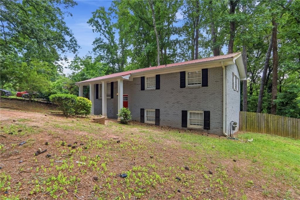 5 bedroom, 2 bathroom, 1,058 sq ft single family residence under contract at 1969 Shannon Ridge Court, Decatur, GA 30032 — photo 2