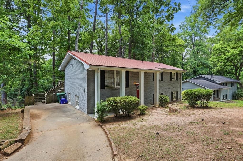 5 bedroom, 2 bathroom, 1,058 sq ft single family residence under contract at 1969 Shannon Ridge Court, Decatur, GA 30032 — photo 3