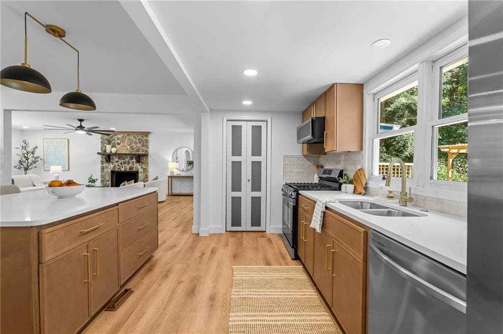 3 bedroom, 2 bathroom, 1,812 sq ft single family residence for sale at 185 Linda Lane, Mableton, GA 30126 — photo 3