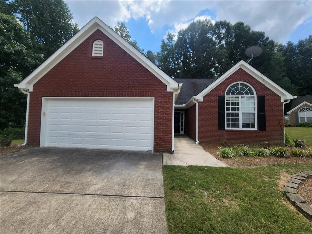 3 bedroom, 2 bathroom, 1,431 sq ft single family residence for sale at 180 Brookestone Point, Fayetteville, GA 30215 — photo 1 of 9