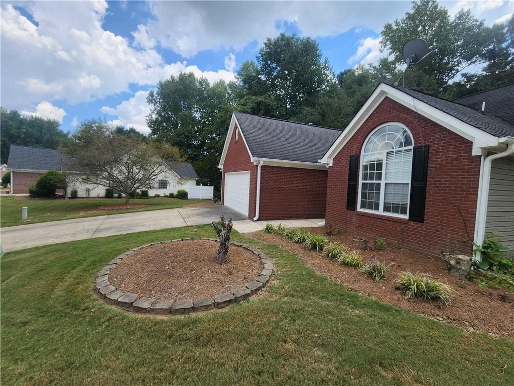 3 bedroom, 2 bathroom, 1,431 sq ft single family residence for sale at 180 Brookestone Point, Fayetteville, GA 30215 — photo 2