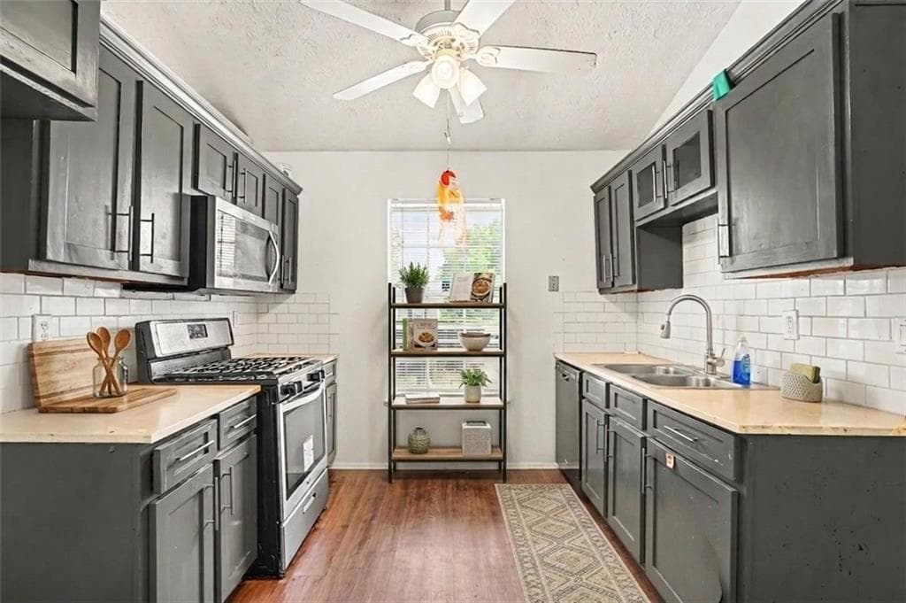 3 bedroom, 2 bathroom, 1,048 sq ft townhouse for sale at 2976 Kenville Lane, Decatur, GA 30034 — photo 3
