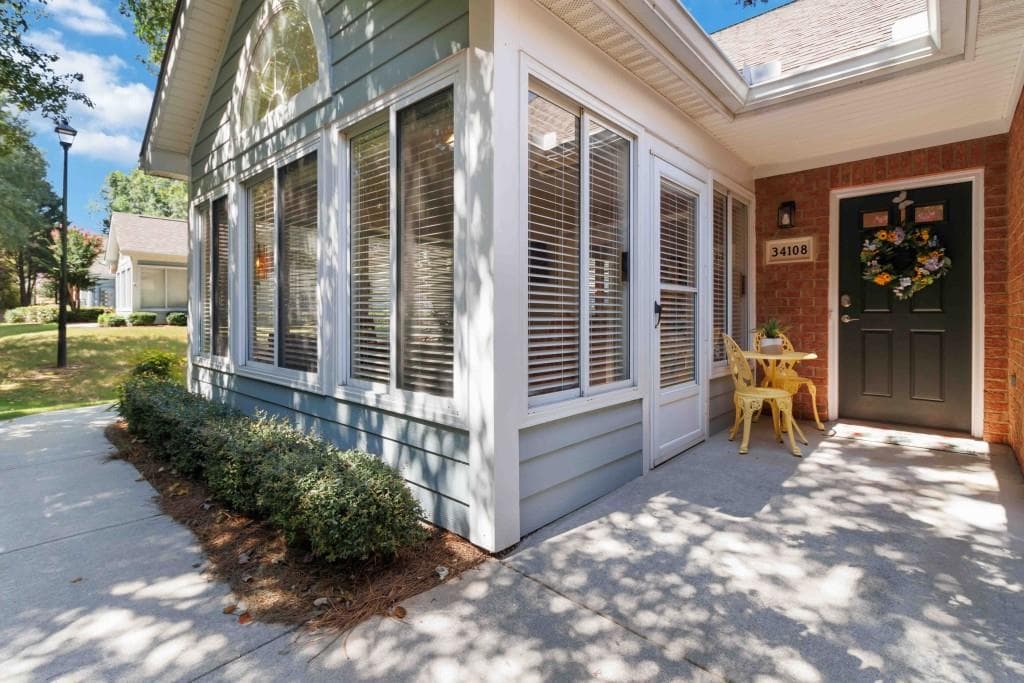 3 bedroom, 2 bathroom, 2,147 sq ft condominium for sale at 34108 Harvest Ridge Lane, Johns Creek, GA 30022 — photo 3