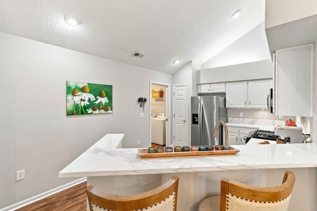 3 bedroom, 2 bathroom, 2,147 sq ft condominium for sale at 34108 Harvest Ridge Lane, Johns Creek, GA 30022 — photo 9