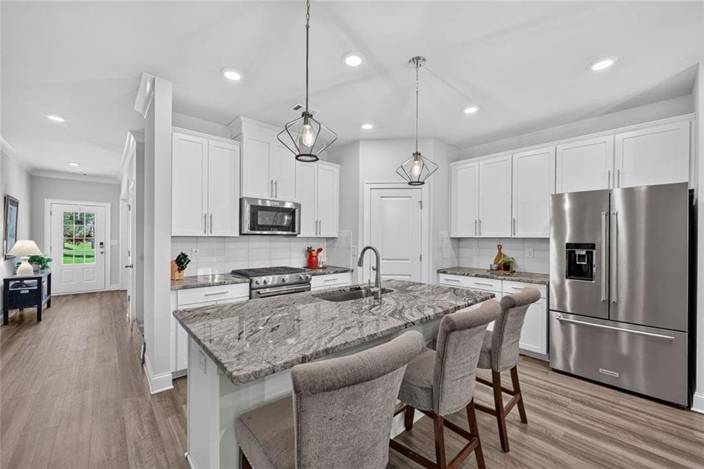 5 bedroom, 3 bathroom, 4,000 sq ft single family residence under contract at 5820 Arbor Green Circle, Sugar Hill, GA 30518 — photo 2