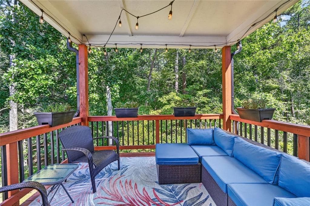 5 bedroom, 3 bathroom, 4,000 sq ft single family residence under contract at 5820 Arbor Green Circle, Sugar Hill, GA 30518 — photo 4