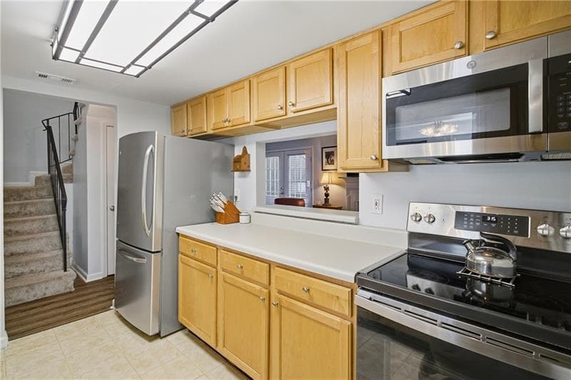 3 bedroom, 3 bathroom, 1,452 sq ft townhouse for sale at 3665 Essex Avenue, Atlanta, GA 30339 — photo 3