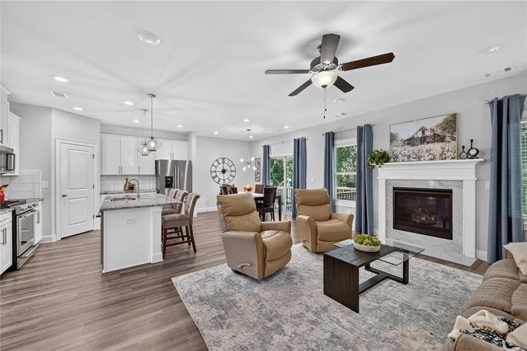5 bedroom, 3 bathroom, 4,000 sq ft single family residence under contract at 5820 Arbor Green Circle, Sugar Hill, GA 30518 — photo 5