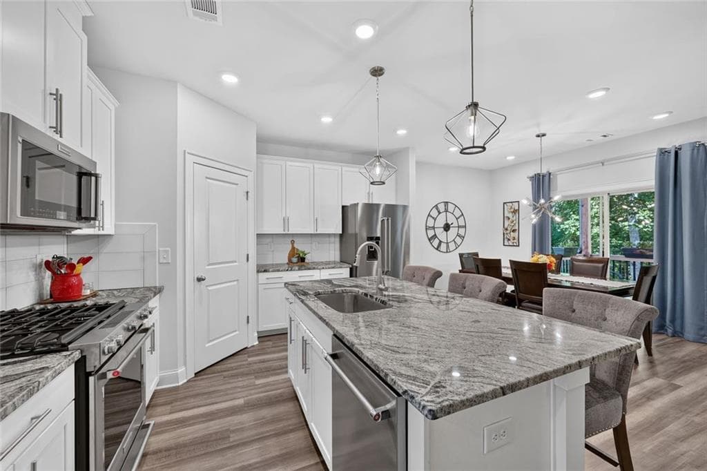 5 bedroom, 3 bathroom, 4,000 sq ft single family residence under contract at 5820 Arbor Green Circle, Sugar Hill, GA 30518 — photo 6