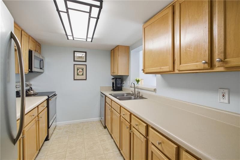 3 bedroom, 3 bathroom, 1,452 sq ft townhouse for sale at 3665 Essex Avenue, Atlanta, GA 30339 — photo 4
