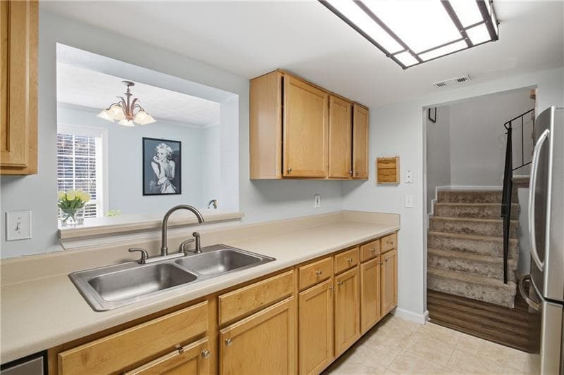 3 bedroom, 3 bathroom, 1,452 sq ft townhouse for sale at 3665 Essex Avenue, Atlanta, GA 30339 — photo 5