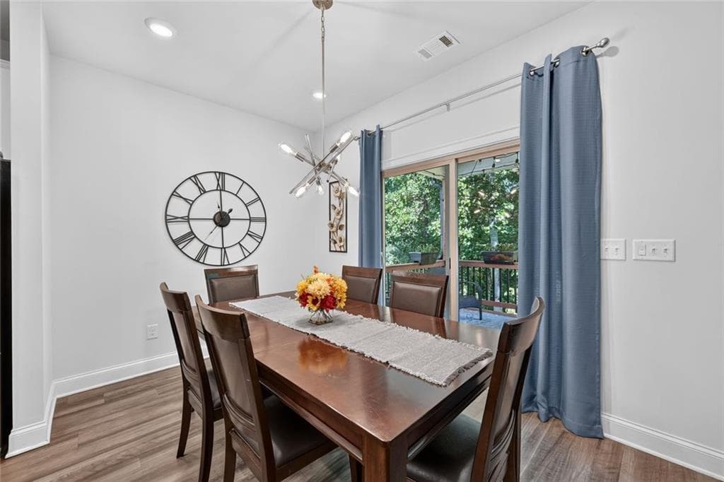 5 bedroom, 3 bathroom, 4,000 sq ft single family residence under contract at 5820 Arbor Green Circle, Sugar Hill, GA 30518 — photo 9