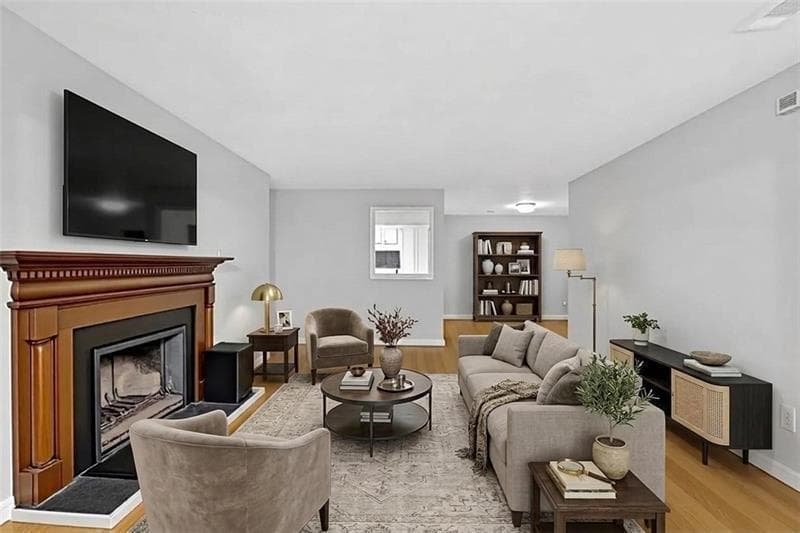 2 bedroom, 2 bathroom, 1,102 sq ft condominium for sale at 1004 Vicksburg Place, Atlanta, GA 30350 — photo 1 of 31