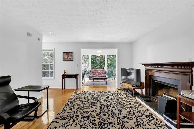 2 bedroom, 2 bathroom, 1,102 sq ft condominium for sale at 1004 Vicksburg Place, Atlanta, GA 30350 — photo 8