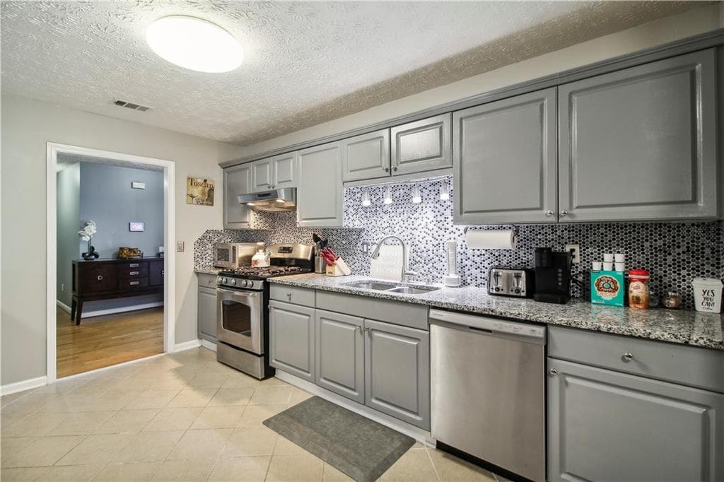 3 bedroom, 2 bathroom, 1,736 sq ft single family residence for sale at 445 Sanford Creek Lane, Lawrenceville, GA 30045 — photo 6