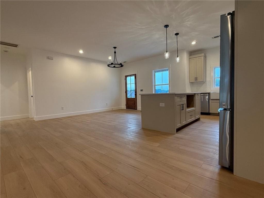 3 bedroom, 2 bathroom, 1,905 sq ft single family residence for sale at 189 Oakland Drive, Calhoun, GA 30701 — photo 8