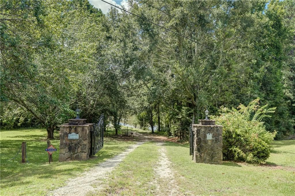3 bedroom, 4 bathroom, 2,244 sq ft single family residence for sale at 215 Wessmanor Drive, Bowdon, GA 30108 — photo 3