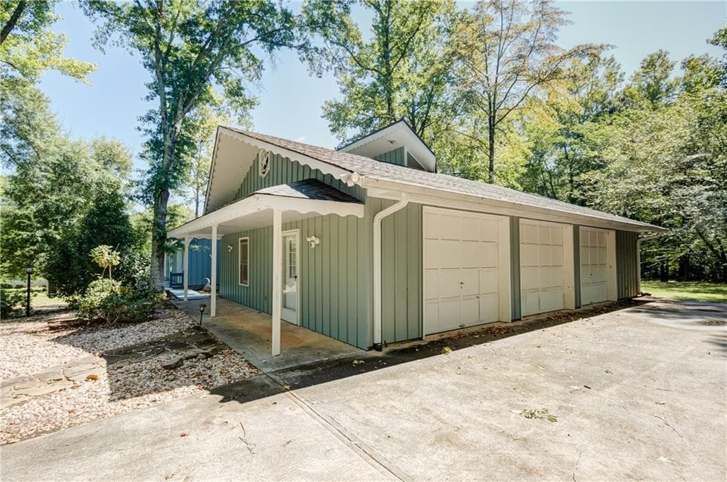 3 bedroom, 4 bathroom, 2,244 sq ft single family residence for sale at 215 Wessmanor Drive, Bowdon, GA 30108 — photo 5