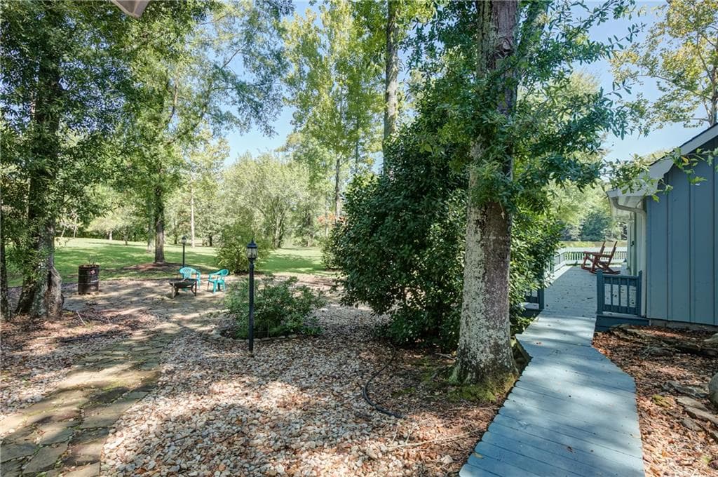 3 bedroom, 4 bathroom, 2,244 sq ft single family residence for sale at 215 Wessmanor Drive, Bowdon, GA 30108 — photo 6