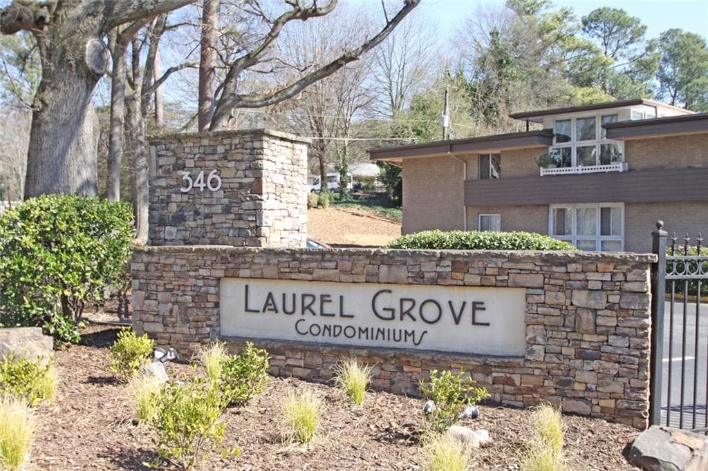 2 bedroom, 2 bathroom, 1,152 sq ft condominium for sale at 346 Carpenter Drive 32, Sandy Springs, GA 30328